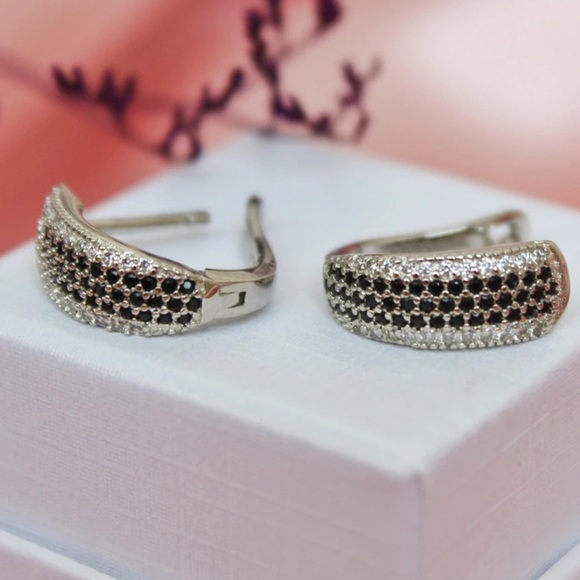 Sterling Silver Black Earrings - Picture 3 of 4